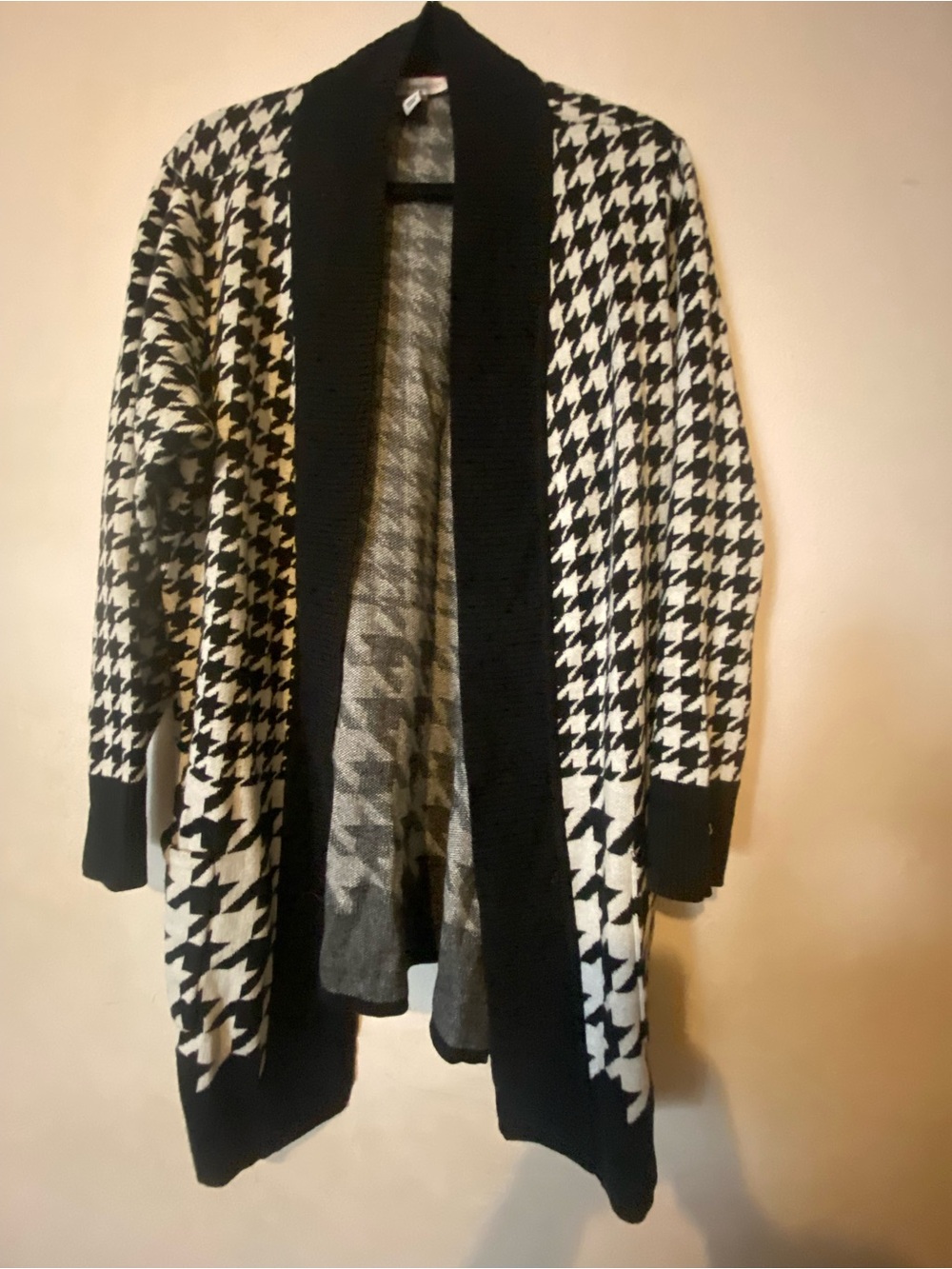 Isaac Mizrahi Black & White Houndstooth Open Cardigan